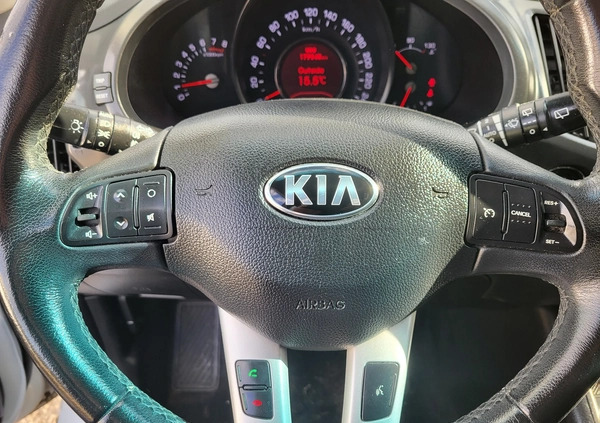 Kia Sportage cena 49900 przebieg: 179500, rok produkcji 2012 z Tarnów małe 379